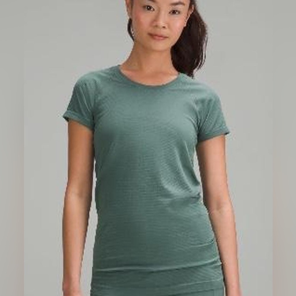 Swiftly Tech Short-Sleeve Shirt 2.0
Hip Length